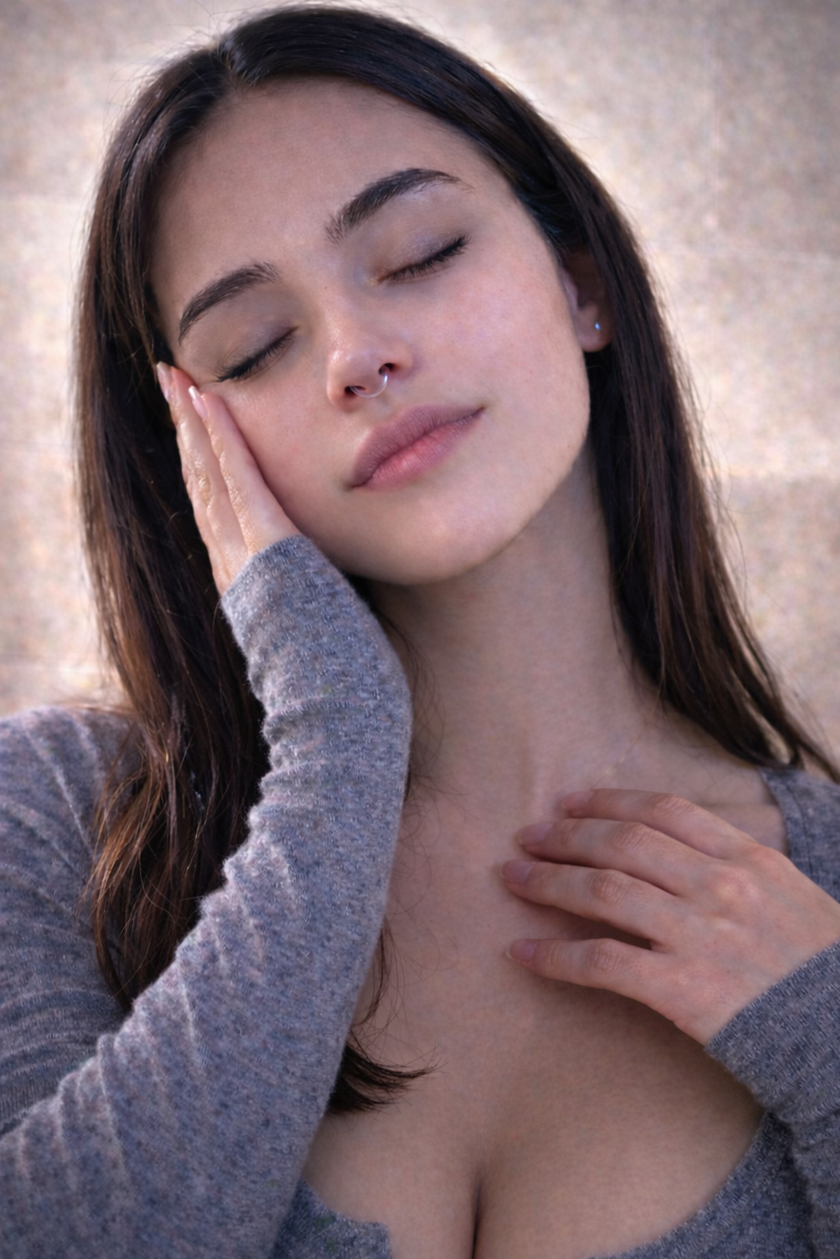 What Is a Nasal Diffuser? (And Why It’s Better Than Traditional Aromatherapy)
